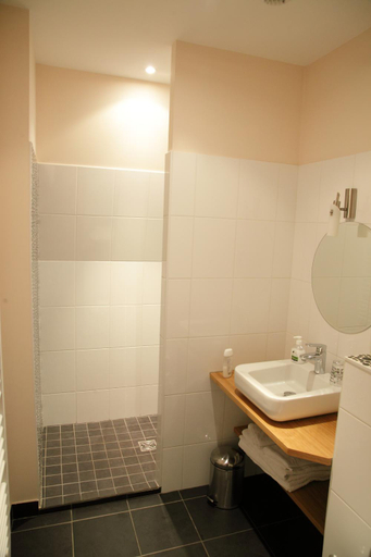 Bathroom 2, La Fleur de Lys, Indre-et-Loire