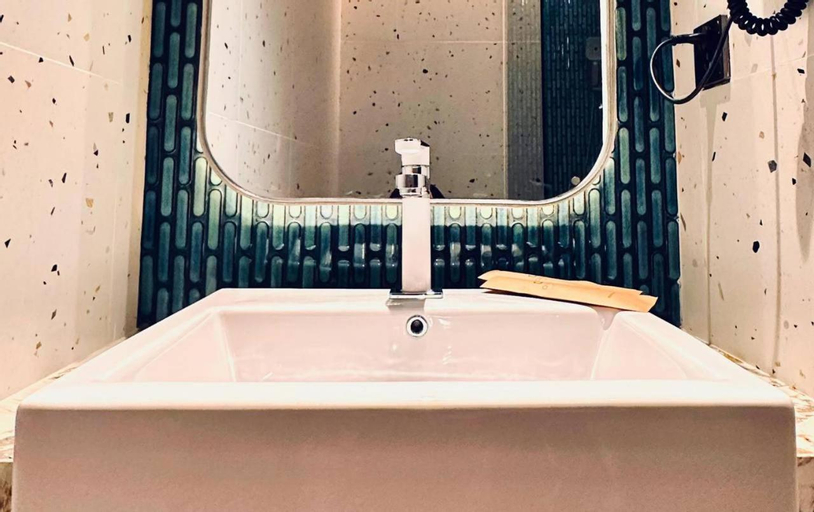 Bathroom 10