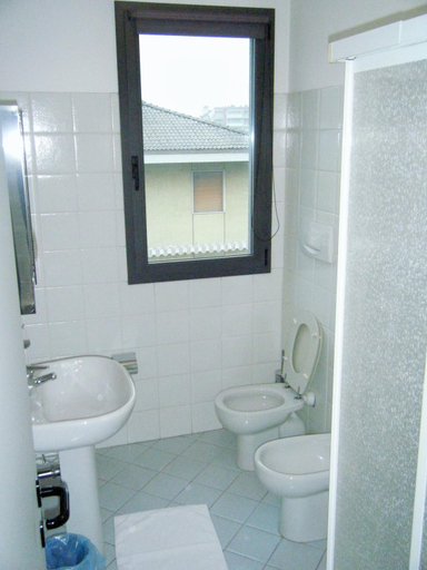 Bathroom 4, Residence Vezzoli, Brescia