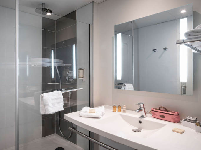 Bathroom 4, Mercure Lille Airport Hotel, Nord