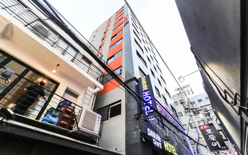 Exterior & Views 22