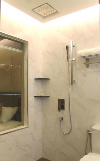 Bathroom 12
