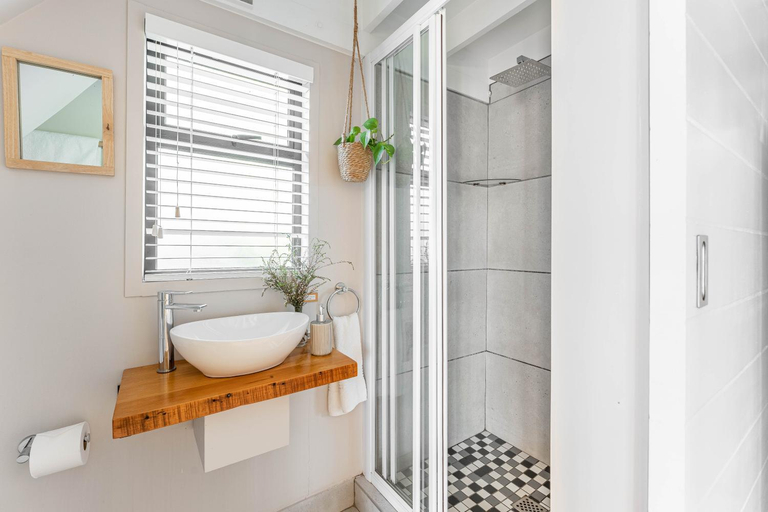 Bathroom 3, Woodlands Self Catering, Eden