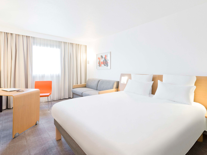 Bedroom 5, Novotel Saint-Quentin in Yvelines, Yvelines