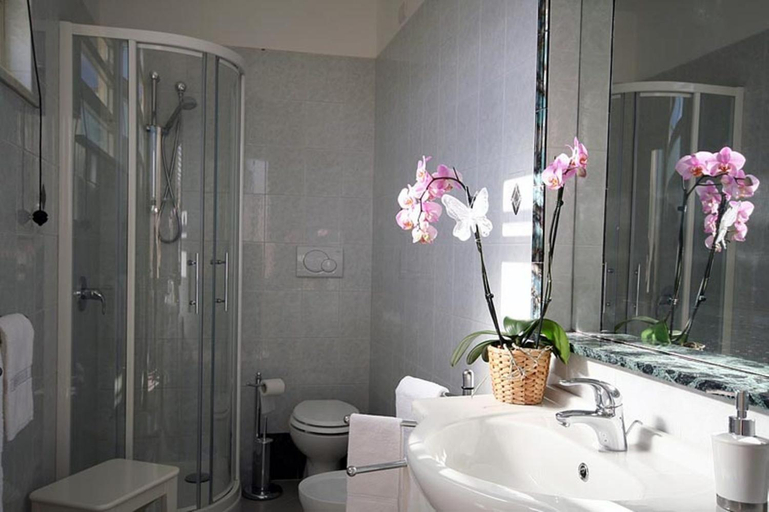 Bathroom, B&B Il Giglio Bianco, Napoli