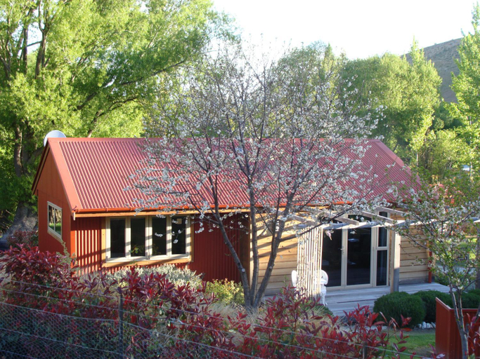 Exterior & Views 1, Burn Cottage Retreat, Central Otago