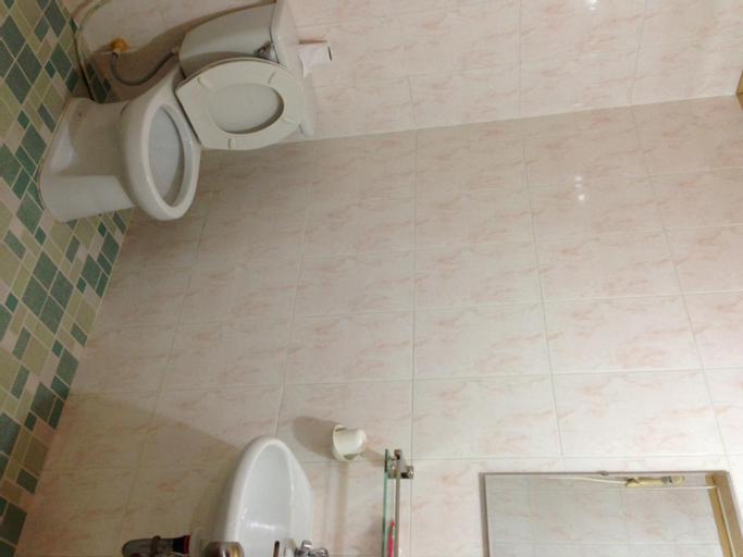 Bathroom 7
