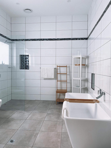 Bathroom 1, The Bend Abode, The Coorong
