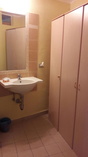 Bathroom 7