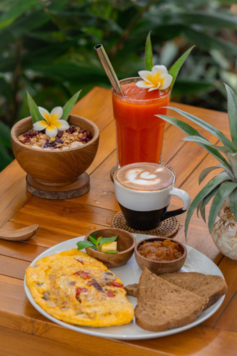 Food & Drinks 2, Driftwood Lombok, Lombok