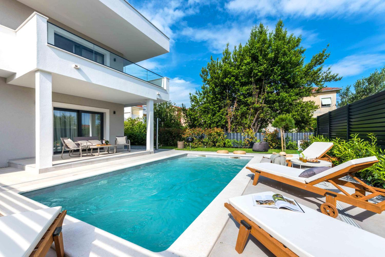 Exterior view 2, Villa Auni Grey - Heated Pool - Rooftop - Seaview - Beach, Kaštela