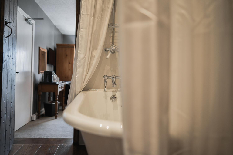 Bathroom, The Old Hall Inn, Derbyshire