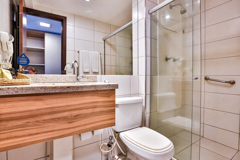 Bathroom 5, Flat Beach Class Executive, Recife