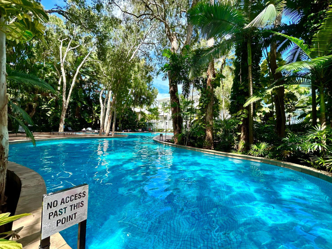 Others 5, Palm Cove Beachside Apartment - Sea & Mountain Views, Cairns