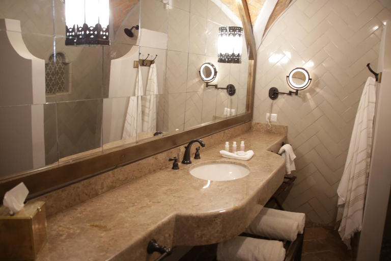 Bathroom 5, Casa 1810 Hotel Boutique, Allende