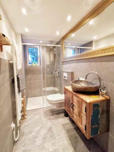 Bathroom 3, Doug's Mountain Getaway, Innsbruck Land