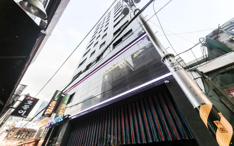 Exterior & Views 23