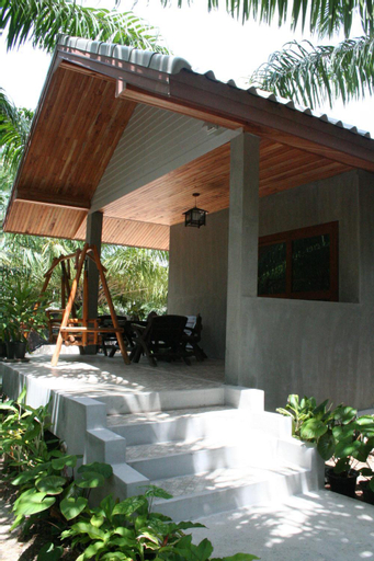 Exterior 6