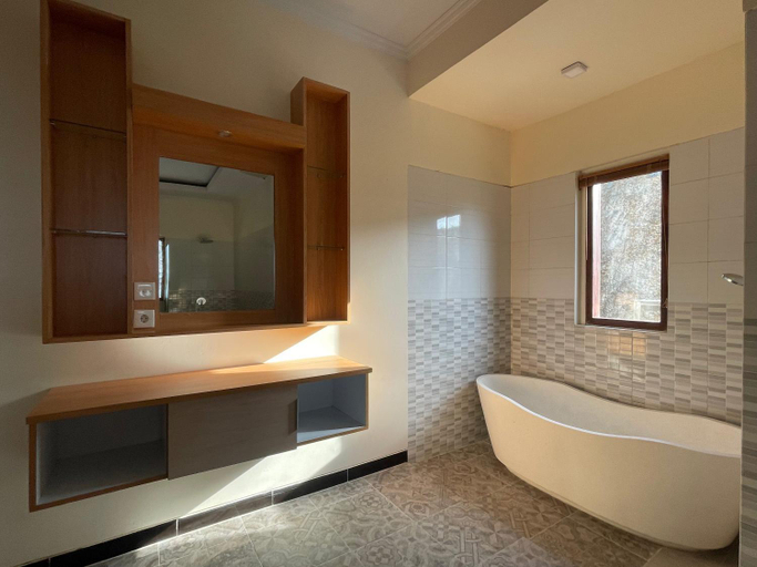 Bathroom 20