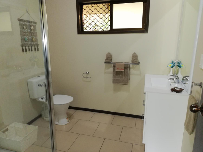 Bathroom 3, JJ's Retreat, Rorotonga