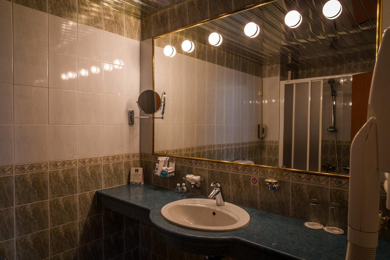 Bathroom 4, Hotel Sevlievo Plaza, Sevlievo