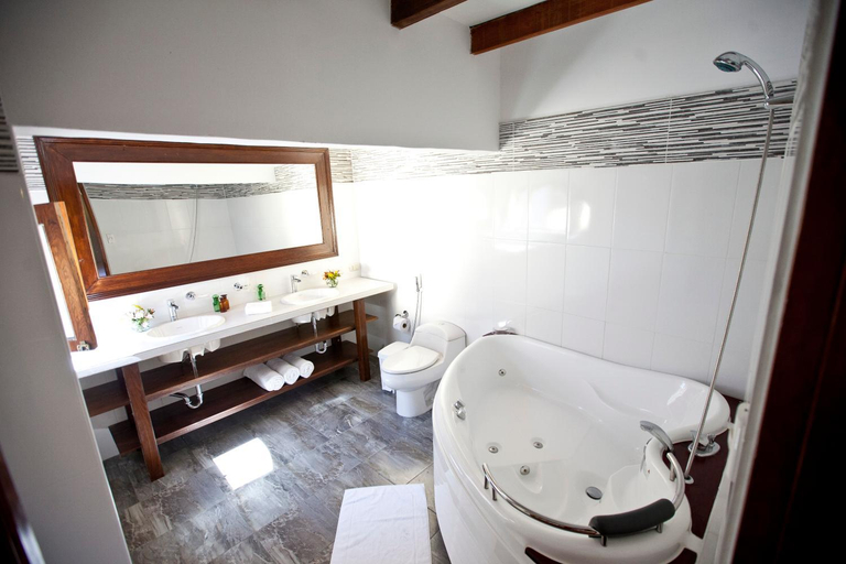 Bathroom 3, Hotel & Hacienda El Carmelo, Ica