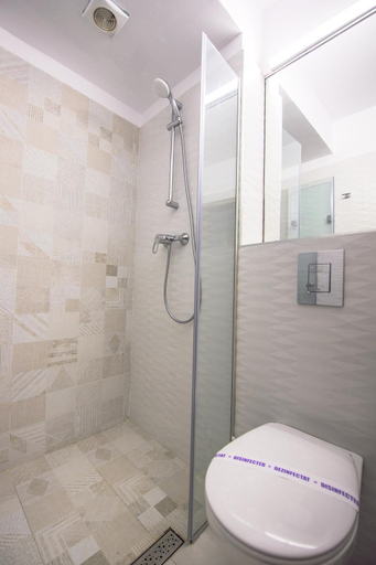 Bathroom 2, Hotel Piccadilly, Constanta