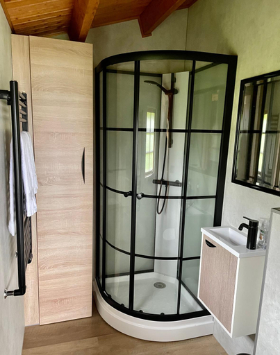 Bathroom 4, Ytri Vik, Dalvíkurbyggð