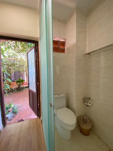 Bathroom 13