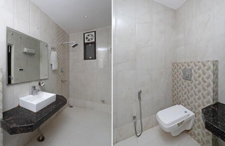 Bathroom 3, Hotel Royal Galaxy, Kanpur Nagar