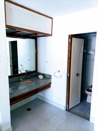 Bathroom 4, Hotel Mina, Mexico City