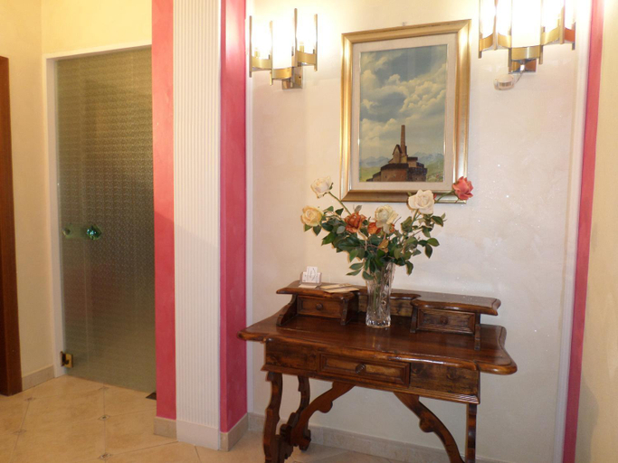 Others 4, B&B COLOSSEO, Cosenza