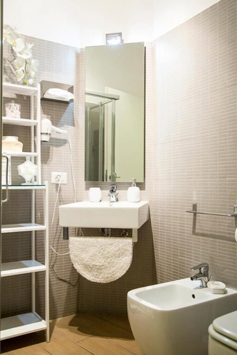 Bathroom 5, B&B Casetta Roma, Rome