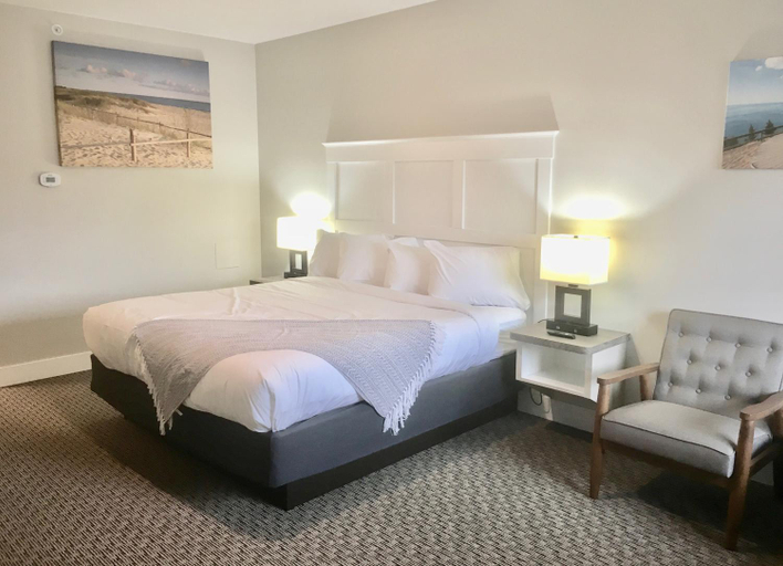 Bedroom 2, Empire Lakeshore Inn, Leelanau