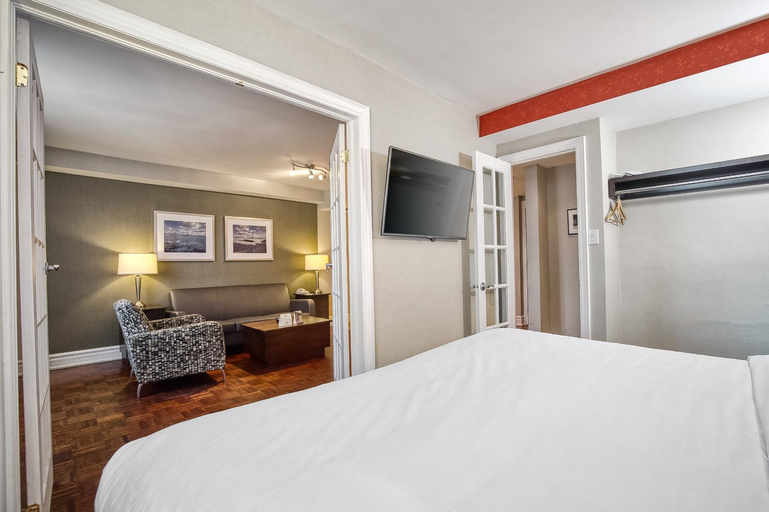 Bedroom, Town Inn Suites, Toronto