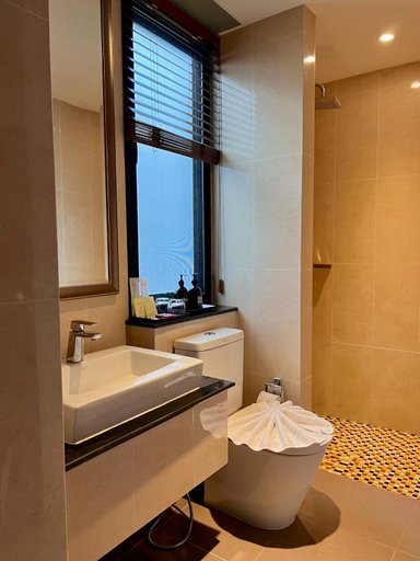 Bathroom 12