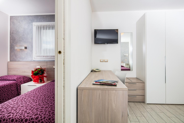 Bedroom 2, Hotel Ambassador Meuble, Udine