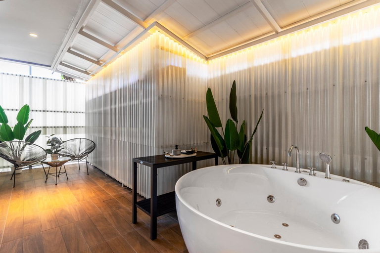 Bathroom 11