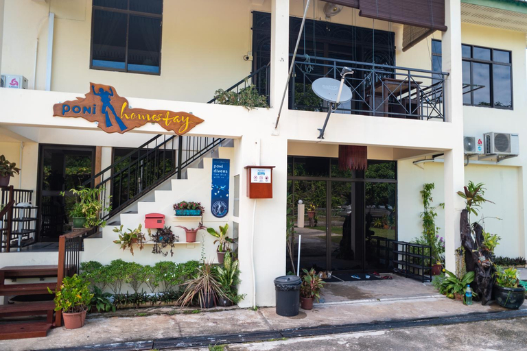 Exterior & Views 1, Poni Homestay, Serasa