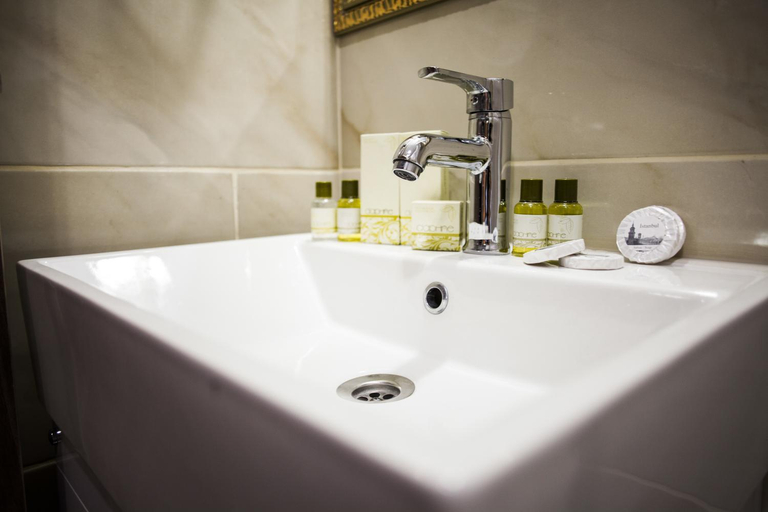 Bathroom 5, White Palace Hotel, Bakırköy