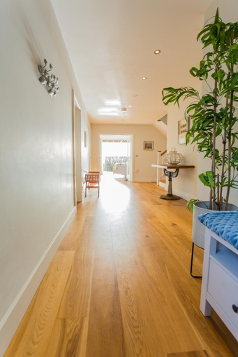 Others 5, Springtide - beach front property in East Wittering, West Sussex