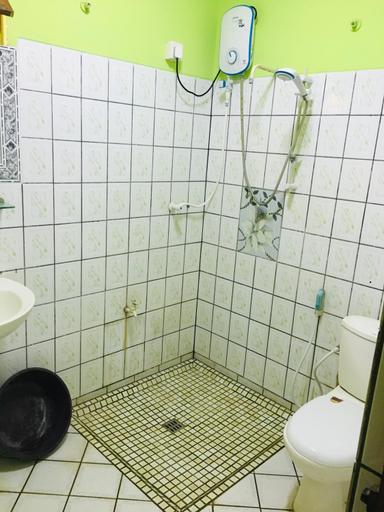 Bathroom 3, Temple Flower Guest, Thissamaharama