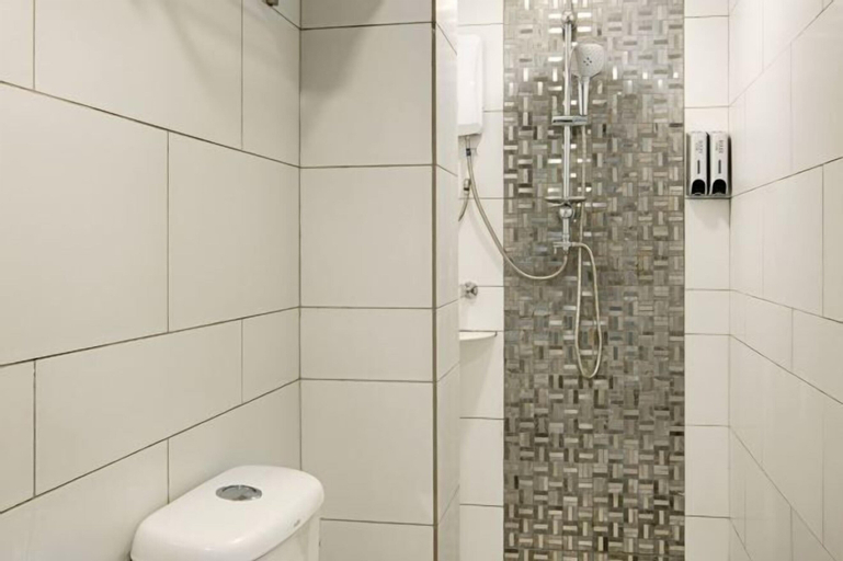 Bathroom 14