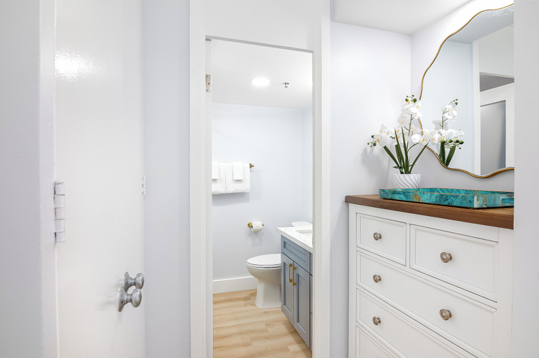 Bathroom 4, Marine Surf by Tropical Escapes Realty, Honolulu