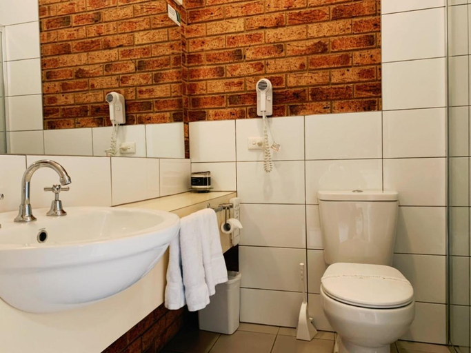 Bathroom 3, Broadford Sugarloaf Motel, Mitchell - South