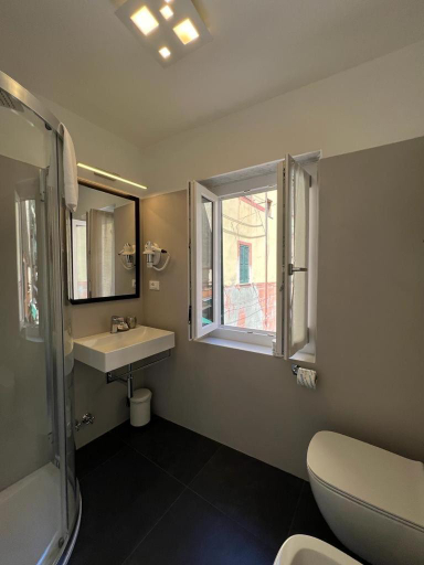 Bathroom 1, Affittacamere Sull'Arco, La Spezia