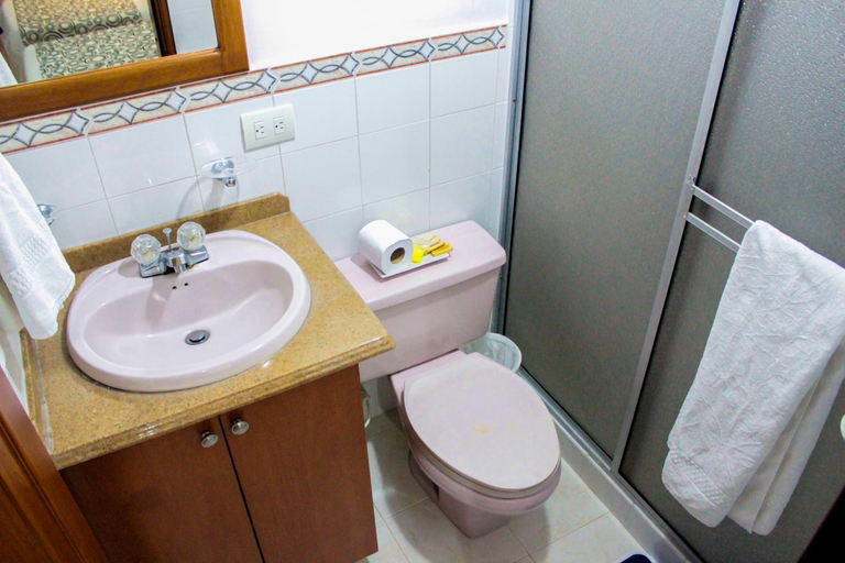 Bathroom 2, San Juan Del Lago, Dosquebradas