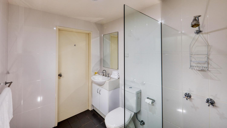 Bathroom 10