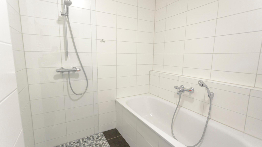 Bathroom 5, dormio-eifeler-tor, Düren