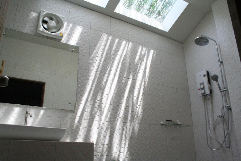 Bathroom 7